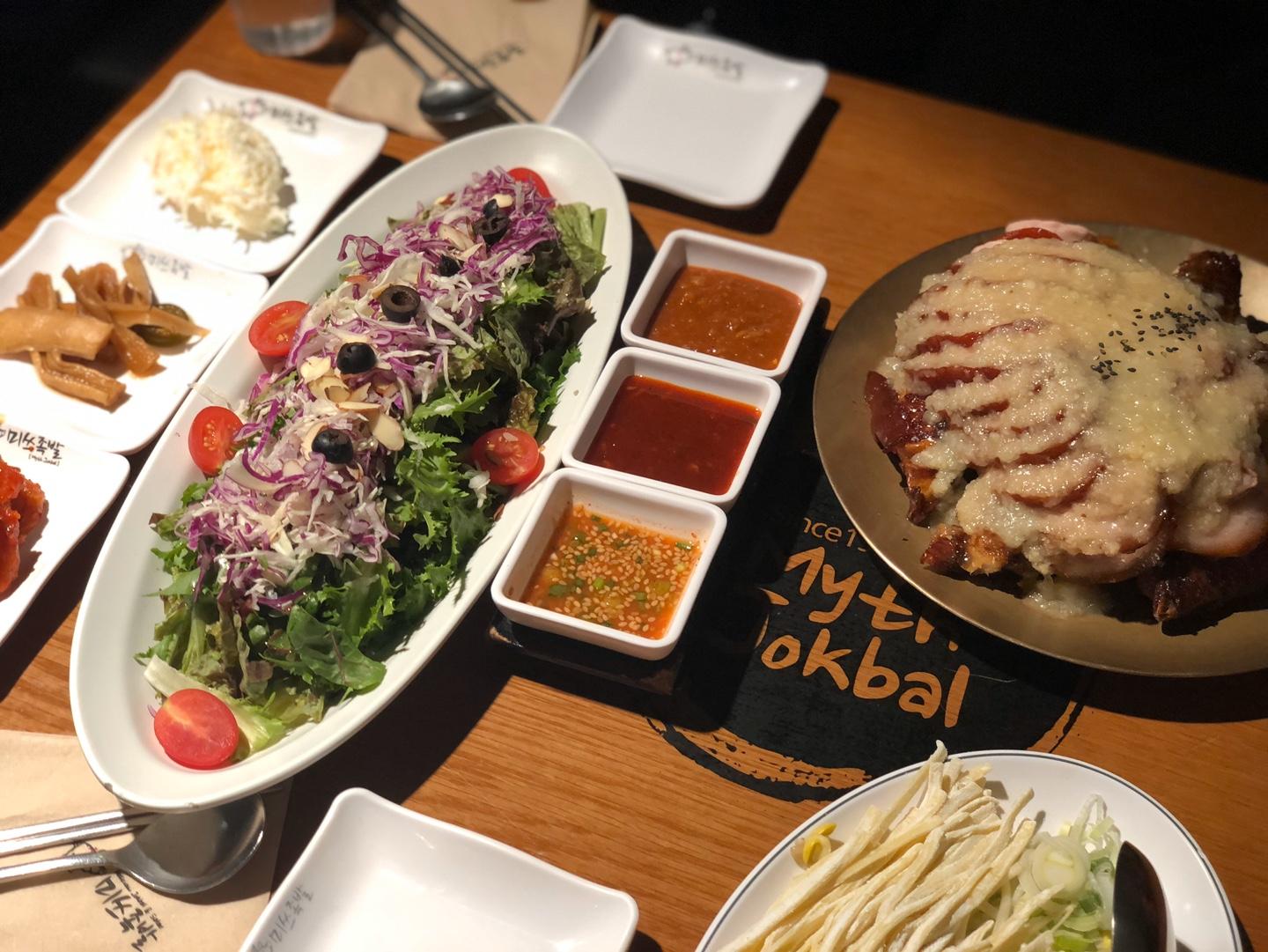 korea, seoul, hongdae, pork trotters, jokbal, korean food, review